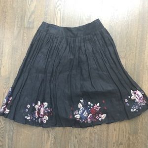Vintage Cotton Skirt w/ Floral Embroidery